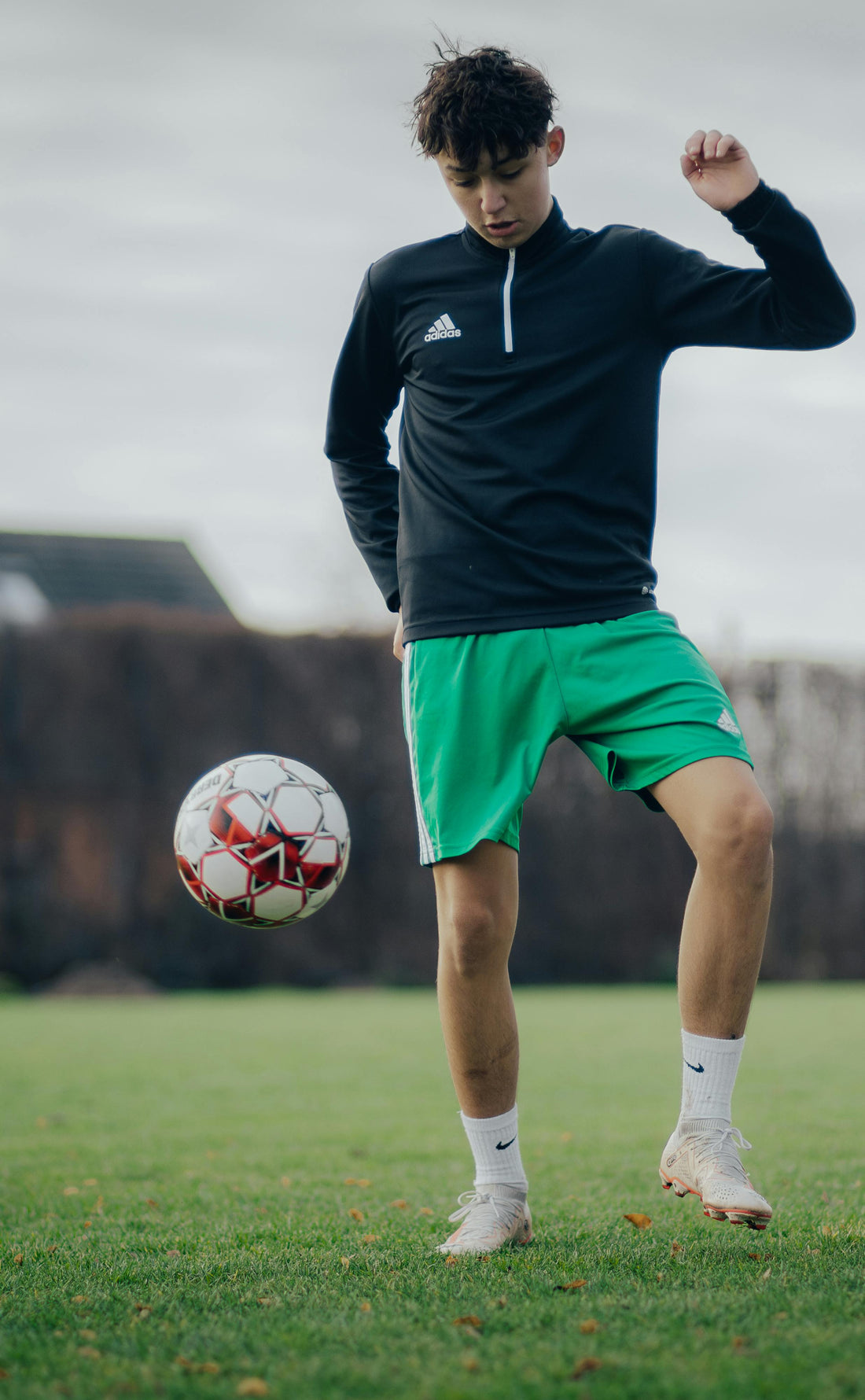 Ballannahme im Fußball für Kinder: 5 einfache Übungen für zuhause