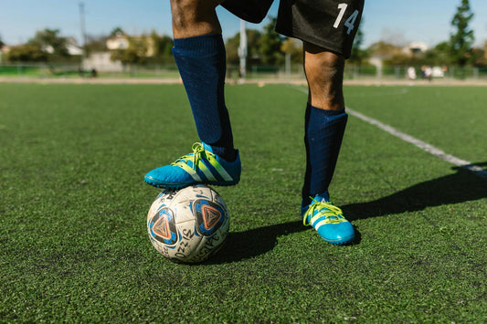 Ballkontrolle im Fußball für Kinder und Jugendliche: 5 einfache Übungen für zuhause